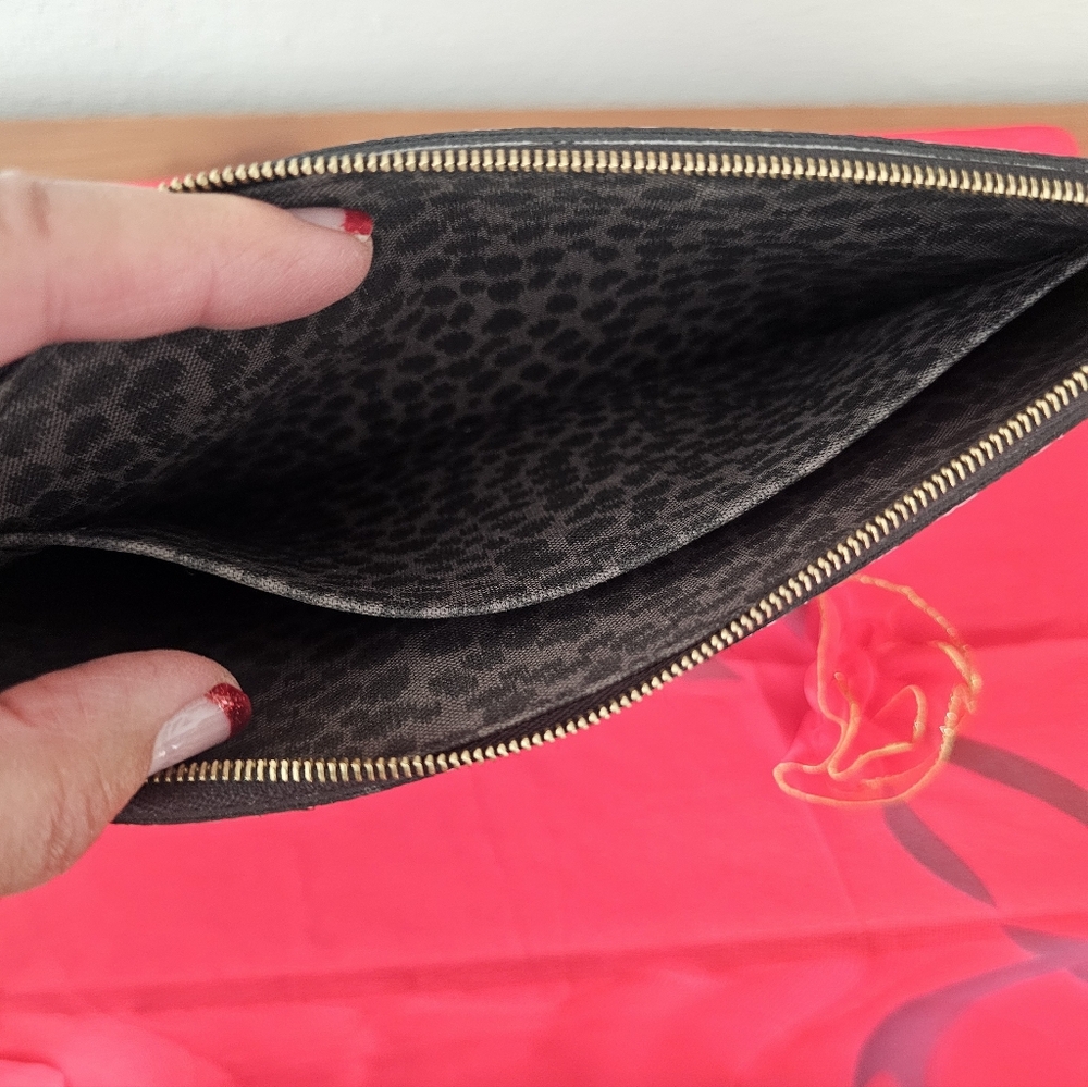 💯AUTHENTIC LOUIS VUITTON WILD AT HEARTS POUCH/CLUTCH/WRISTLET - Picture 6 of 6